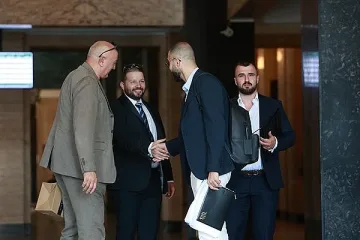 Изгониха син на знаков банкер от собствената му сватба