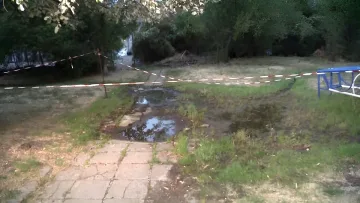 „Младост“ остана на легени и бойлери. Топлата вода тече зад блока