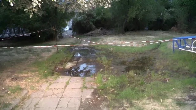 „Младост“ остана на легени и бойлери. Топлата вода тече зад блока