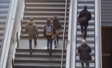 Българите трупат милиарди в банките, но дълговете им растат стремглаво