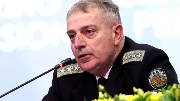 Началникът на отбраната подаде рапорт за оставка