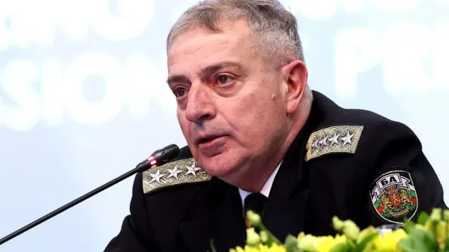 Началникът на отбраната подаде рапорт за оставка