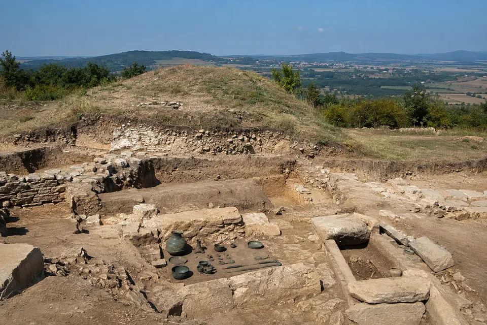 9 Thracian Necropolis Excavation Near Lyaskovets