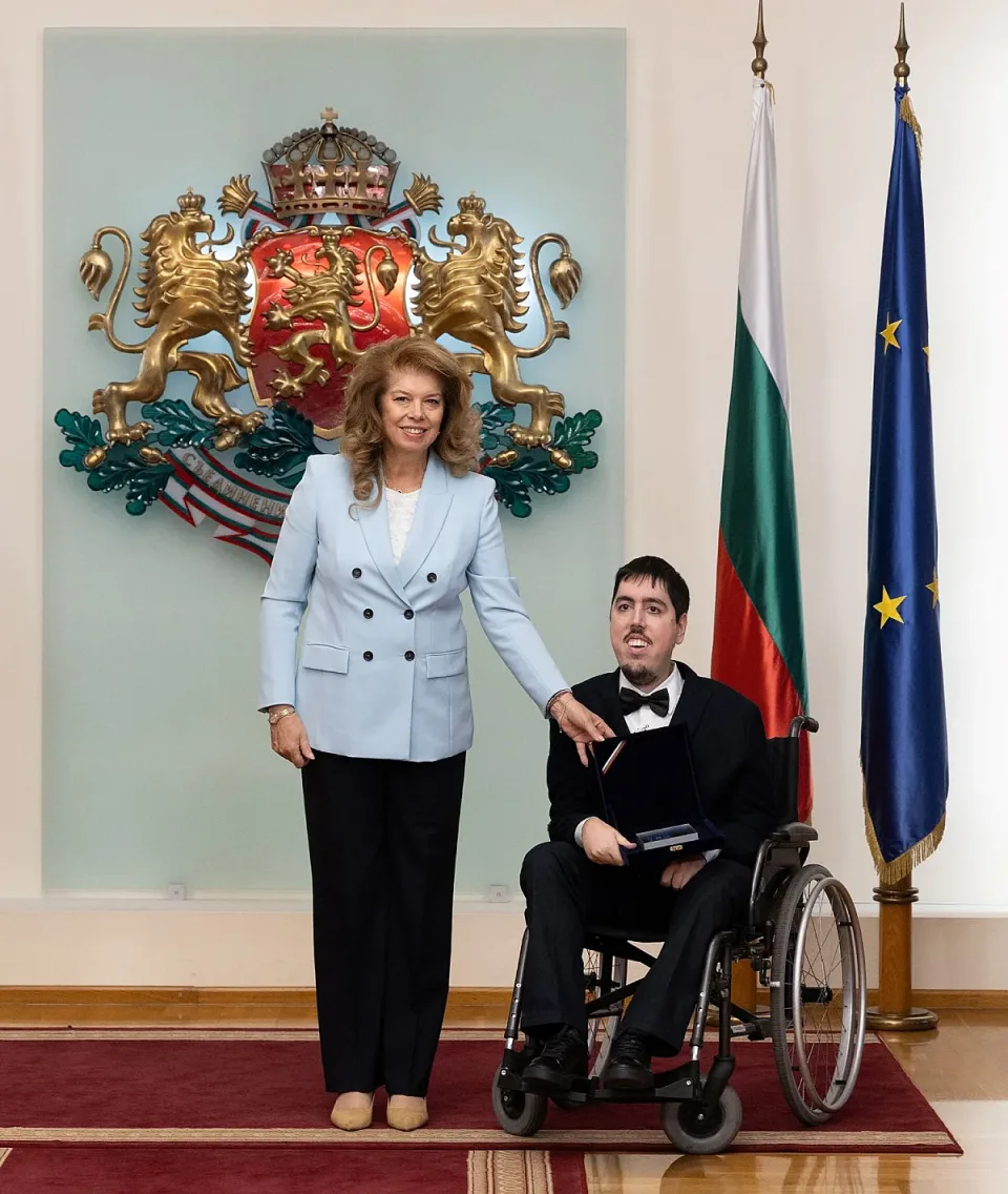 награди джон атанасов12