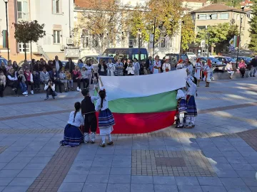 Шест години грижа и подкрепа: Деца превърнаха центъра на Белоградчик в празник