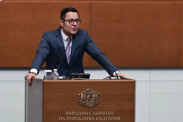 Бомба от Пулев! България предлага Бургас на „Райнметал“ за нов завод