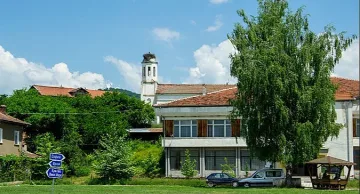 Село със славна история става имотна сензация. Новата Владая