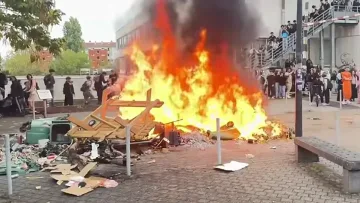 Франция ври и кипи. Протестите излязоха извън контрол