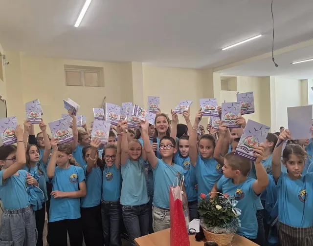 Гергана Стоянова: Едни деца в русенско училище покориха сърцето ми (СНИМКИ)