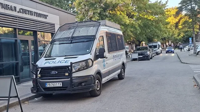 Болница почерня от полиция. Разследват източване
