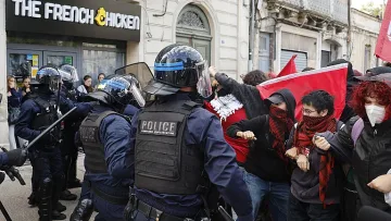 Протестите във Франция! Арестуваха българин