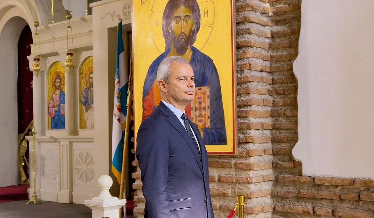Костадинов посети Св. София, за да се поклони на тленните останки на цар Самуил 