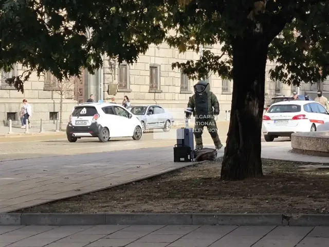 Извънредна ситуация пред Президентството по време на КСНС. Почерня от полиция