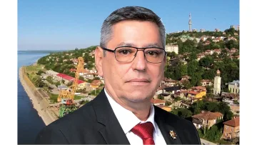 Д-р Димитър Стефанов пред СТАНДАРТ: Цеховете на Ватикана са в Тутракан