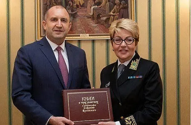 Радев спешно на среща прли Митрофанова. Има ли решение