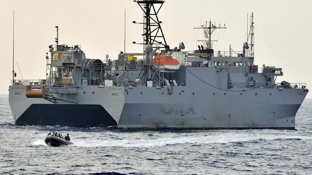 Първи кадри от атакувания кораб. Военните пуснаха ВИДЕО