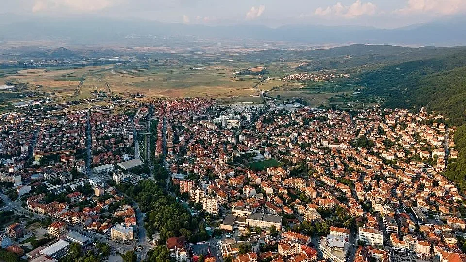 Баби се сбиха и се изпочупиха! Цял град настръхна