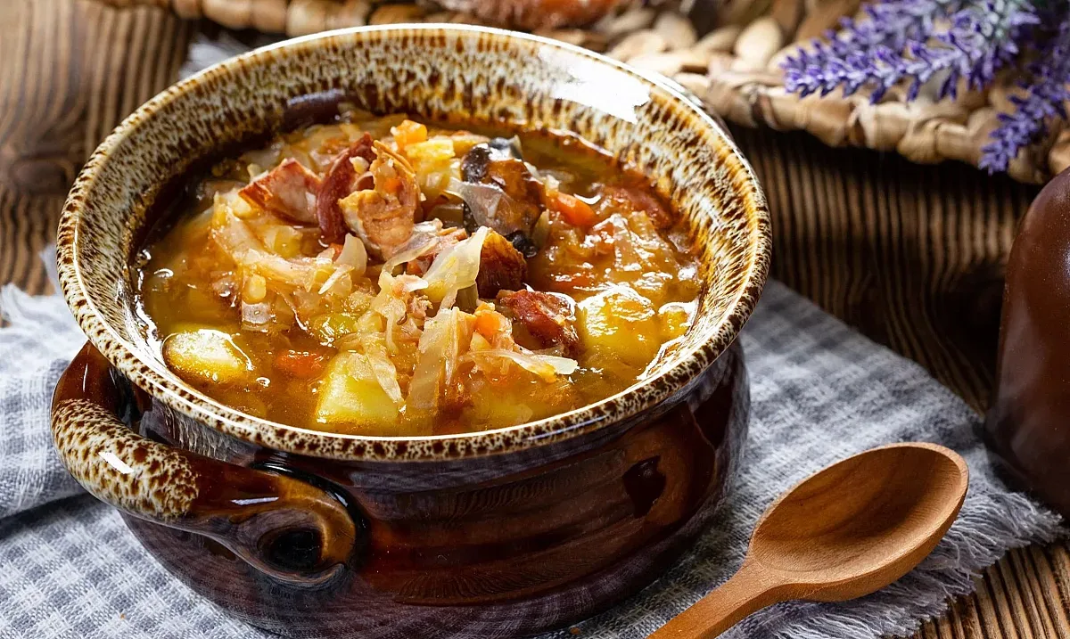 Супа с колбас за 30 минути превзема кухнята. Вкусът е като на бабината гозба
