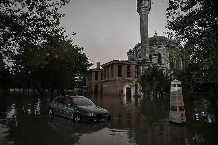вода