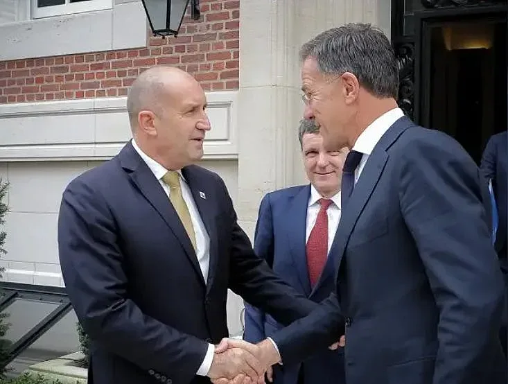 Радев се срещна с Рюте. Действията на НАТО
