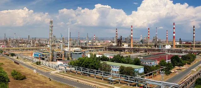 Вашингтон даде нова отсрочка на „Лукойл“! Рафинерията в Бургас получи зелена светлина до 2027 г.