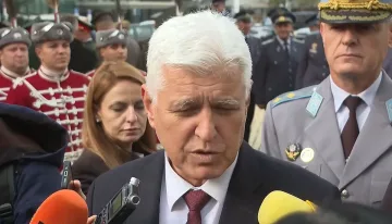 България поиска бойна авиация и ракети от НАТО. Чака решението