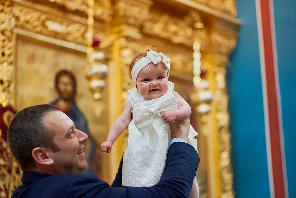 Кръщенето удари тавана. Гони по скъпотия баловете