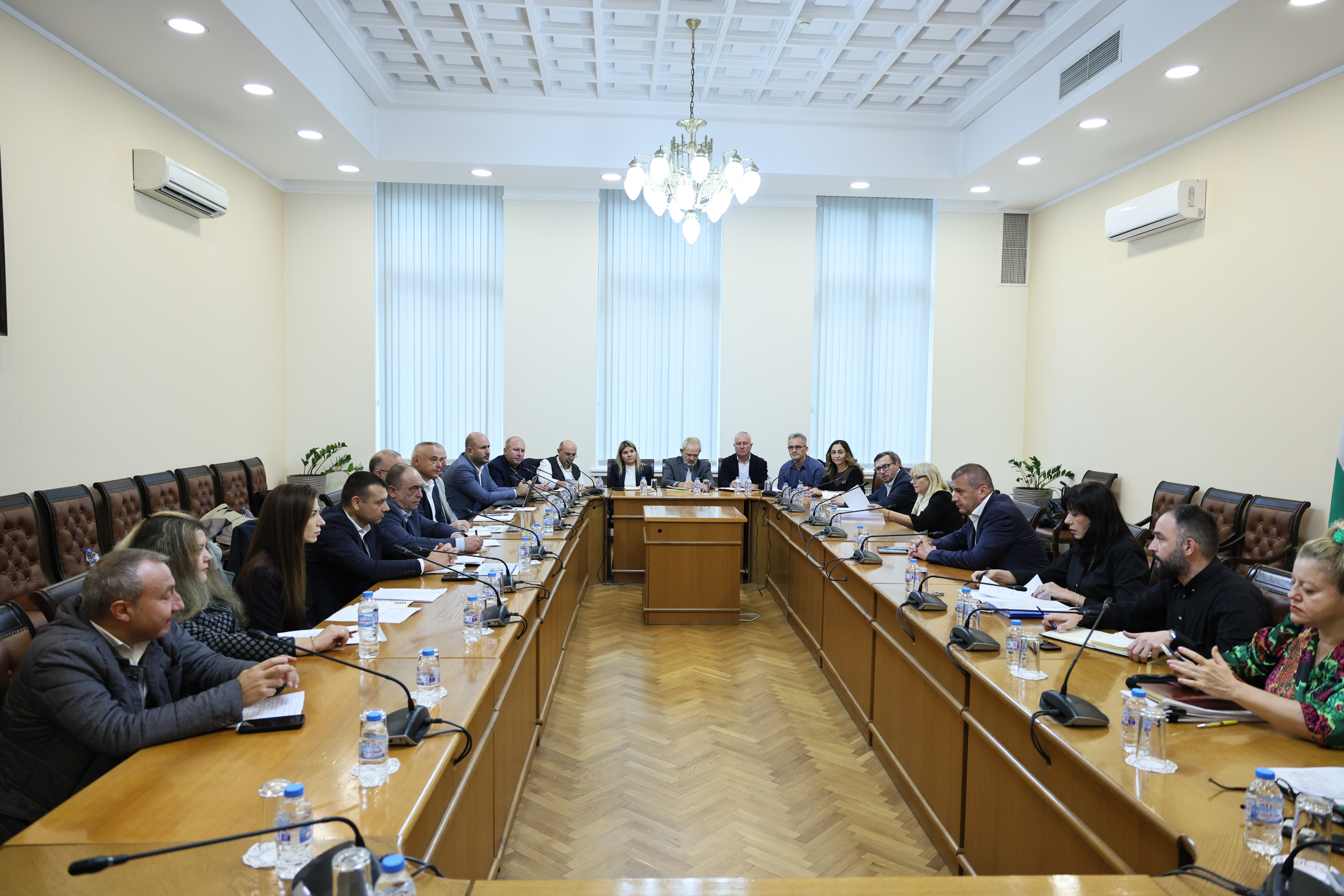 Министър Пеев даде 2 седмици срок на БДЖ