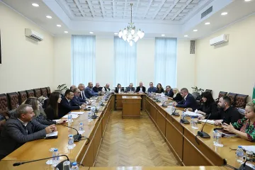 Министър Пеев даде 2 седмици срок за подготовката на БДЖ и "Ивкони Експрес" за жп превозите от 13 декември