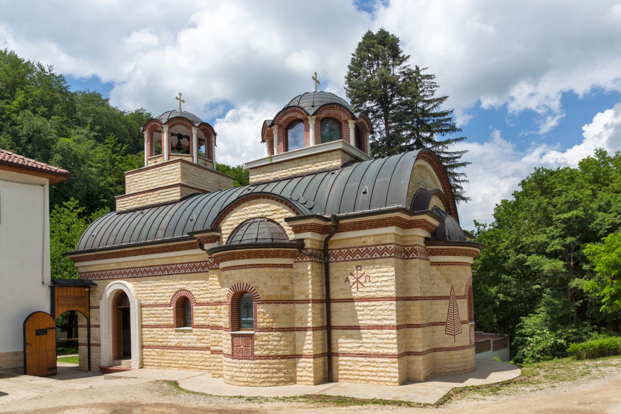 Село с царски манастир става имотно съкровище. Спи върху злато