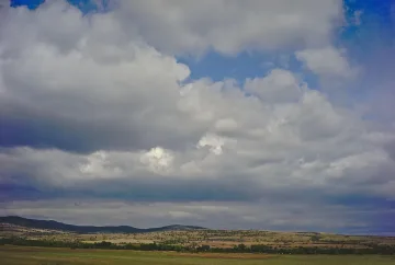 Съботата носи обрат с времето! Есента показва две лица