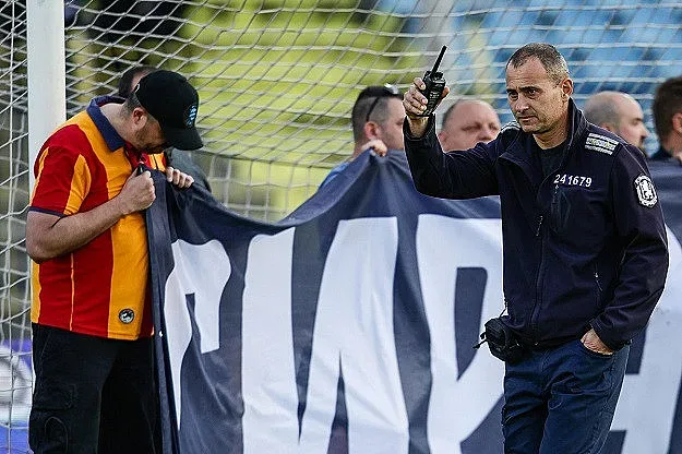 Протестите почнаха. "Левски" се разлюля