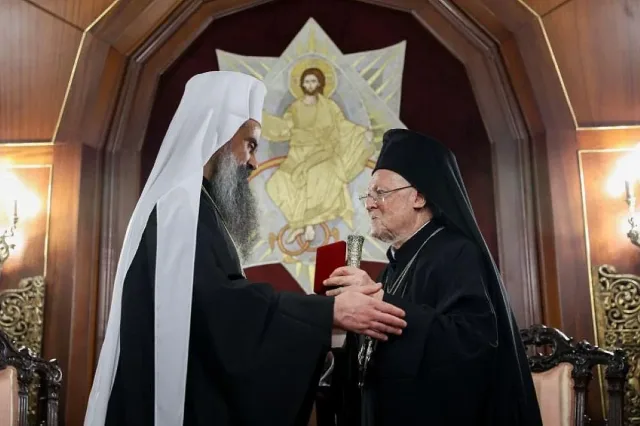 Патриарх Даниил посрещна вселенския патриарх Вартоломей