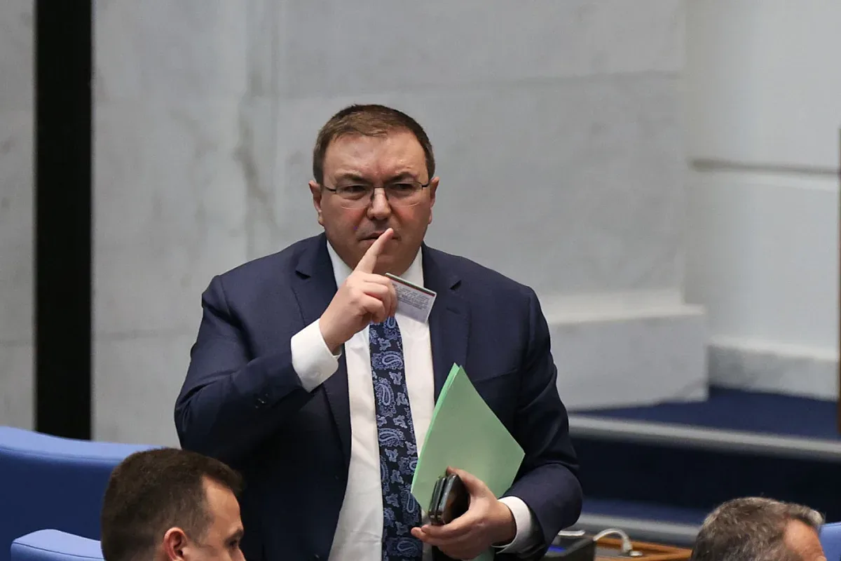 Бивш министър от ГЕРБ каза край! Завежда дело срещу "Капитал"