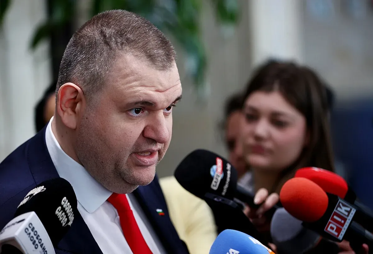 Пеевски с мощна атака към Радев: Той е върхът на олигархията
