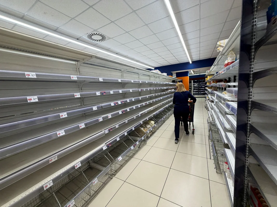 В Италия се случва нещо невиждано! Опразват магазините, спагетите свършиха
