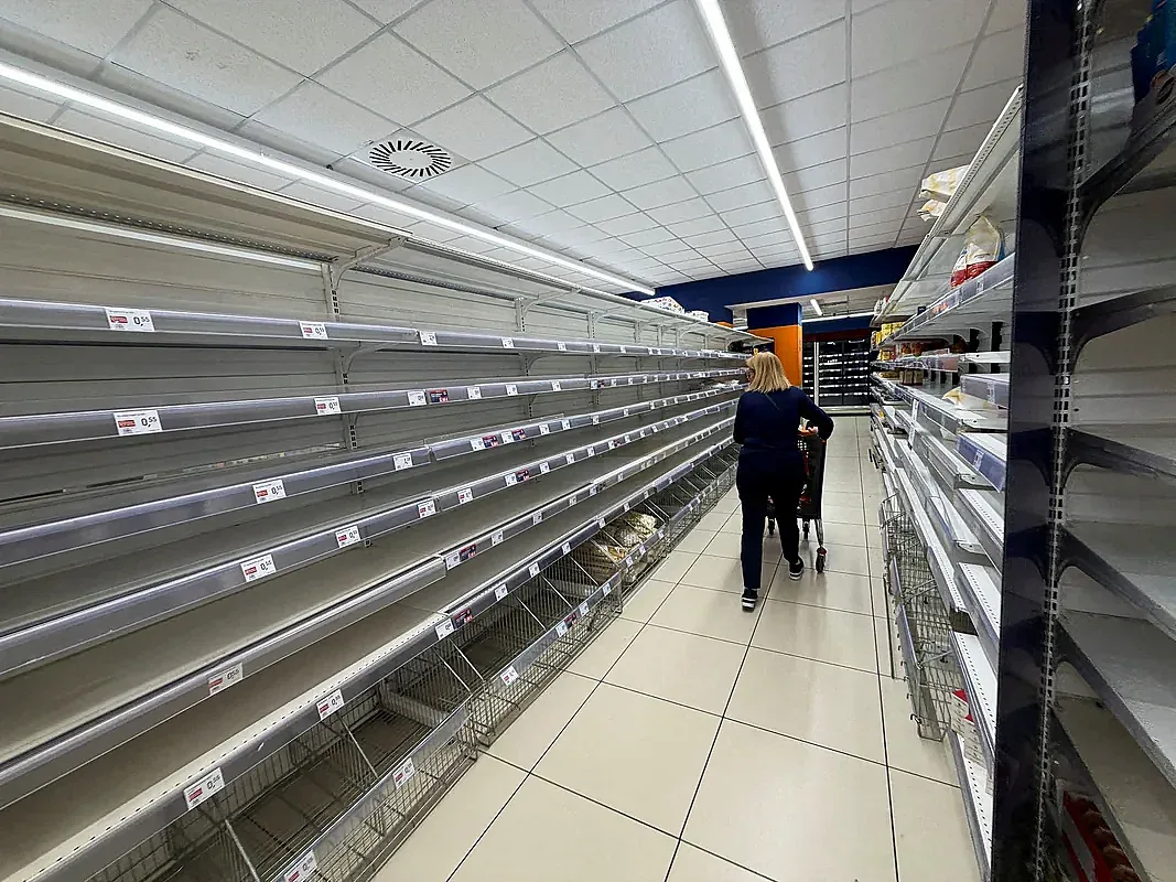 В Италия се случва нещо невиждано! Опразват магазините, спагетите свършиха