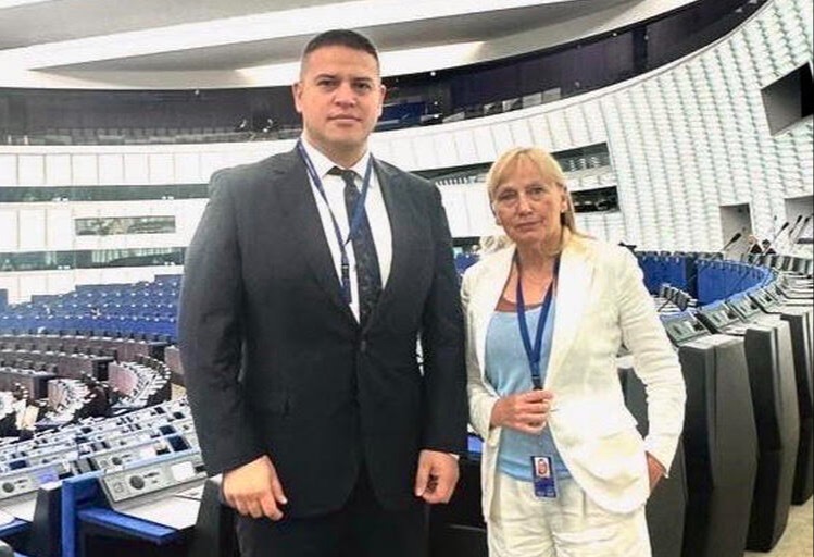 Елена Йончева и Танер Кабилов с брифинг в европарламента заради акциите срещу кметове на ДПС