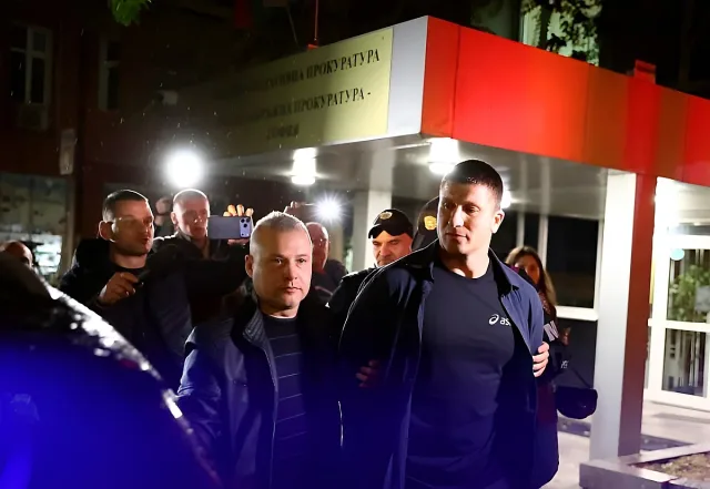 Отведоха с белезници гарда на Доцова. Колтуклиева е със счупено рамо