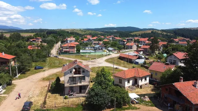 Село с тайнствен саркофаг изкушава софиянци. Къщи с двор за 30 000 евро