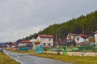 Къщи край златната река. Село над София става имотен коз