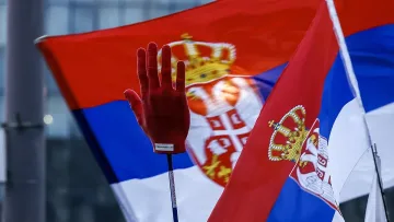 Сблъсъкът в Сърбия: Ратко Младич vs. срутения навес в нови Сад