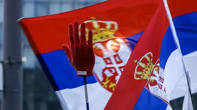 Сблъсъкът в Сърбия: Ратко Младич vs. срутения навес в нови Сад