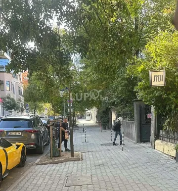 Папараци снимаха Лили как тича на токчета