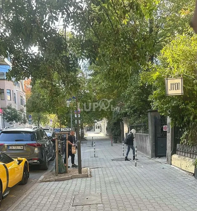 Папараци снимаха Лили как тича на токчета