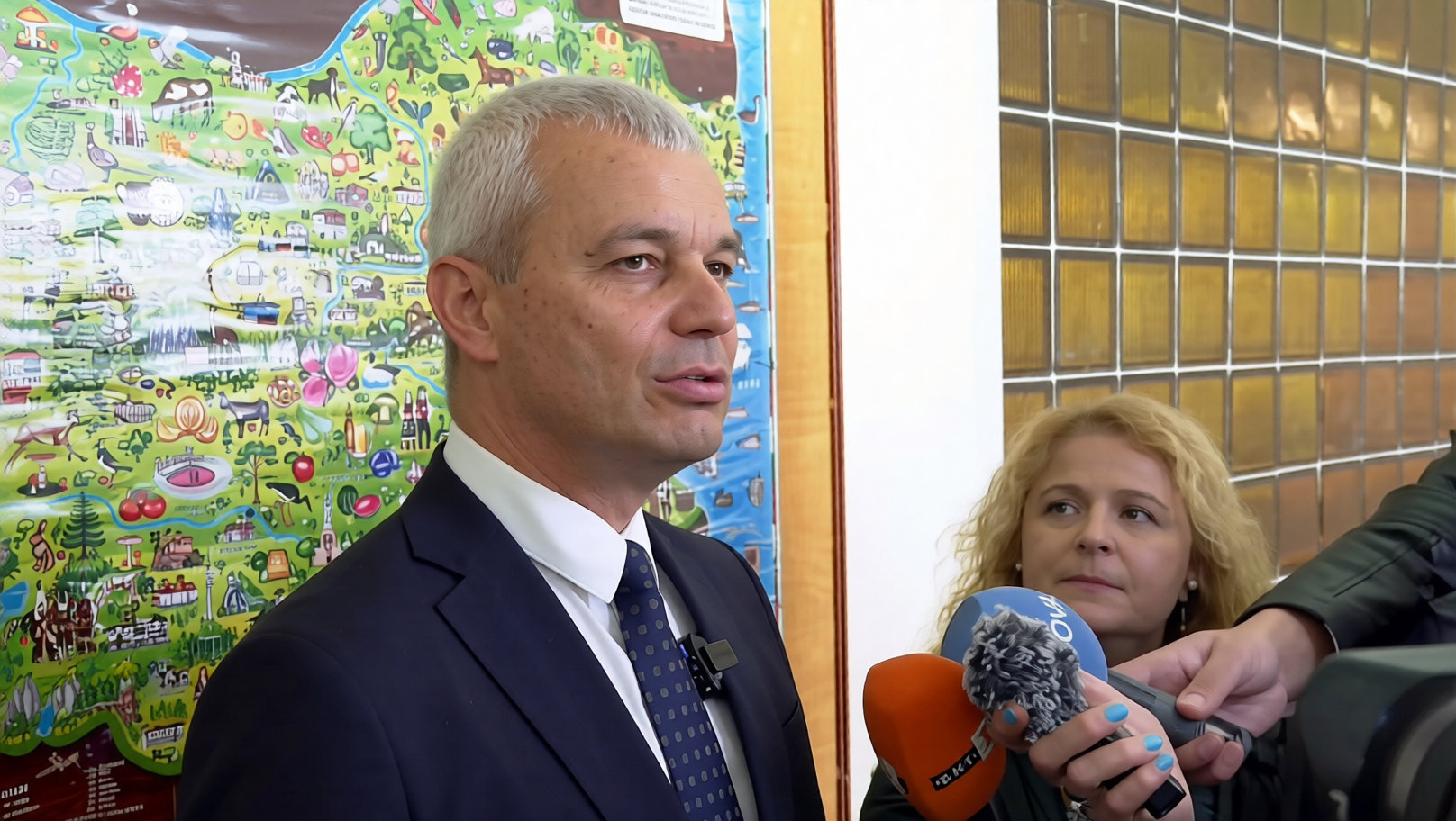 Костадинов видя тревожен знак по пътя към урните