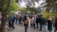 Изборна треска обхвана Сърбия. Хората чакат на опашки от сутринта