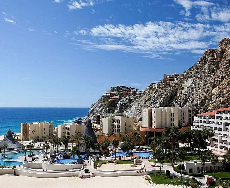 Милиони туристи посещават курорт, обявен за най-опасния в света. Защо?