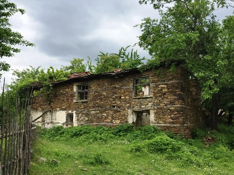 Село крие мистични легенди в Родопите! Никой не продава старите къщи