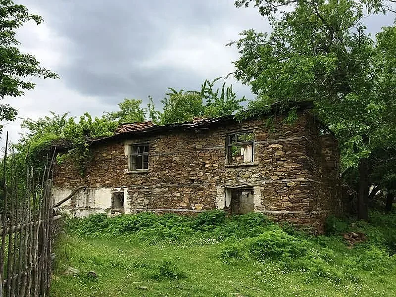Село крие мистични легенди в Родопите! Никой не продава старите къщи